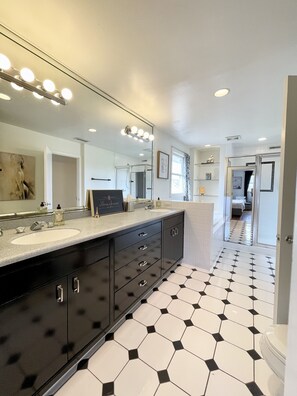 Dusche, Whirlpool, Haartrockner, Bidet