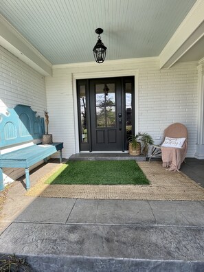 Terrace/patio - Home Away From Home (5 miles to downtown) (Nashville)