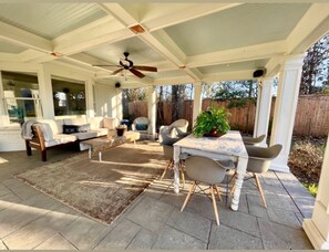 Outdoor dining - Home Away From Home (5 miles to downtown) (Nashville)