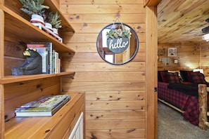 Interior - Log Cabin Perfect for 1-2 families,w/Game Room, HotTub, Fire Pit, 2 living rooms (Sevierville)