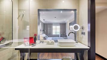 Kamar Double Superior | Kamar mandi | Shower, pancuran hujan, perlengkapan mandi gratis, dan handuk