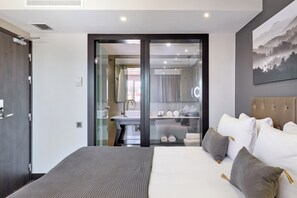 Superior Double Room with Terrace | Free WiFi, bed sheets - Hotel Cortes Rambla (Barcelona)
