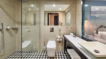 Superior Double Room with Balcony | Bathroom