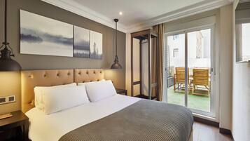 Standard Double Room with Terrace | Kostenloses WLAN, BettwÀsche