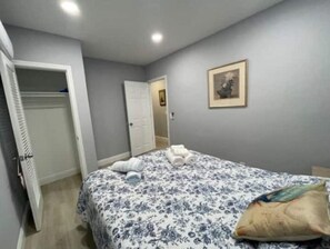1 chambre, fer et planche à repasser, lit parapluie, Wi-Fi gratuit