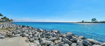 NEW BEACH LISTING, Walk-Beach, Surfing, Scuba, Close-Dining, Wi-Fi