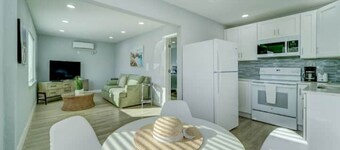 NEW BEACH LISTING-Block To The Beach, Fishing Nearby, Surfing, Chairs