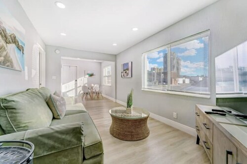 NEW BEACH LISTING-Block To The Beach, Fishing Nearby, Surfing, Chairs