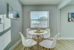 Dining - NEW BEACH LISTING-Block To The Beach, Fishing Nearby, Surfing, Chairs (West Palm Beach)
