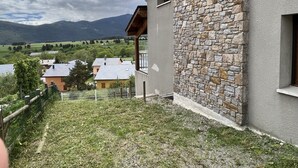A stone building with a view of a mountainous landscape. - Le nid Capcinois (Formiguères)