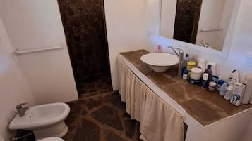 Handtücher, Seife, Toilettenpapier