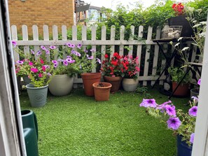 Property grounds - Cute flat with garden in Shalbourne Square. (London)