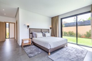 4 bedrooms, WiFi, bed sheets