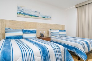 豪華雙人房, 城市景觀 | 高級寢具、羽絨被、書桌、筆電工作空間