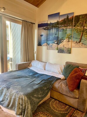 2 Schlafzimmer, Schreibtisch, Bügeleisen/Bügelbrett, Reisekinderbett