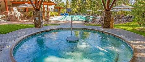 Et oppvarmet basseng