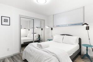 Classic Apartment | 3 bedrooms, iron/ironing board, free WiFi - Hillside in Seattle - well appointed (Seattle)