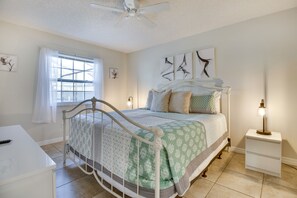 2 habitaciones, escritorio y espacio para trabajar con laptop 
