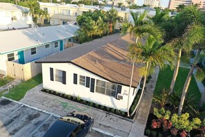 Exterior - Stylish and spacious 1BR / 1BA with modern amenities (Pompano Beach)