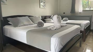 Chambre Confort, salle de bains privée, dans la tour