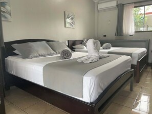 Comfort Room, Private Bathroom, Tower | Premium bedding, down comforters, Tempur-Pedic beds - Villas Fortuna Boutique (La Fortuna)