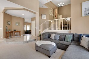 Smart-TV, Kamin, Stereoanlage, Arbeitsbereiche