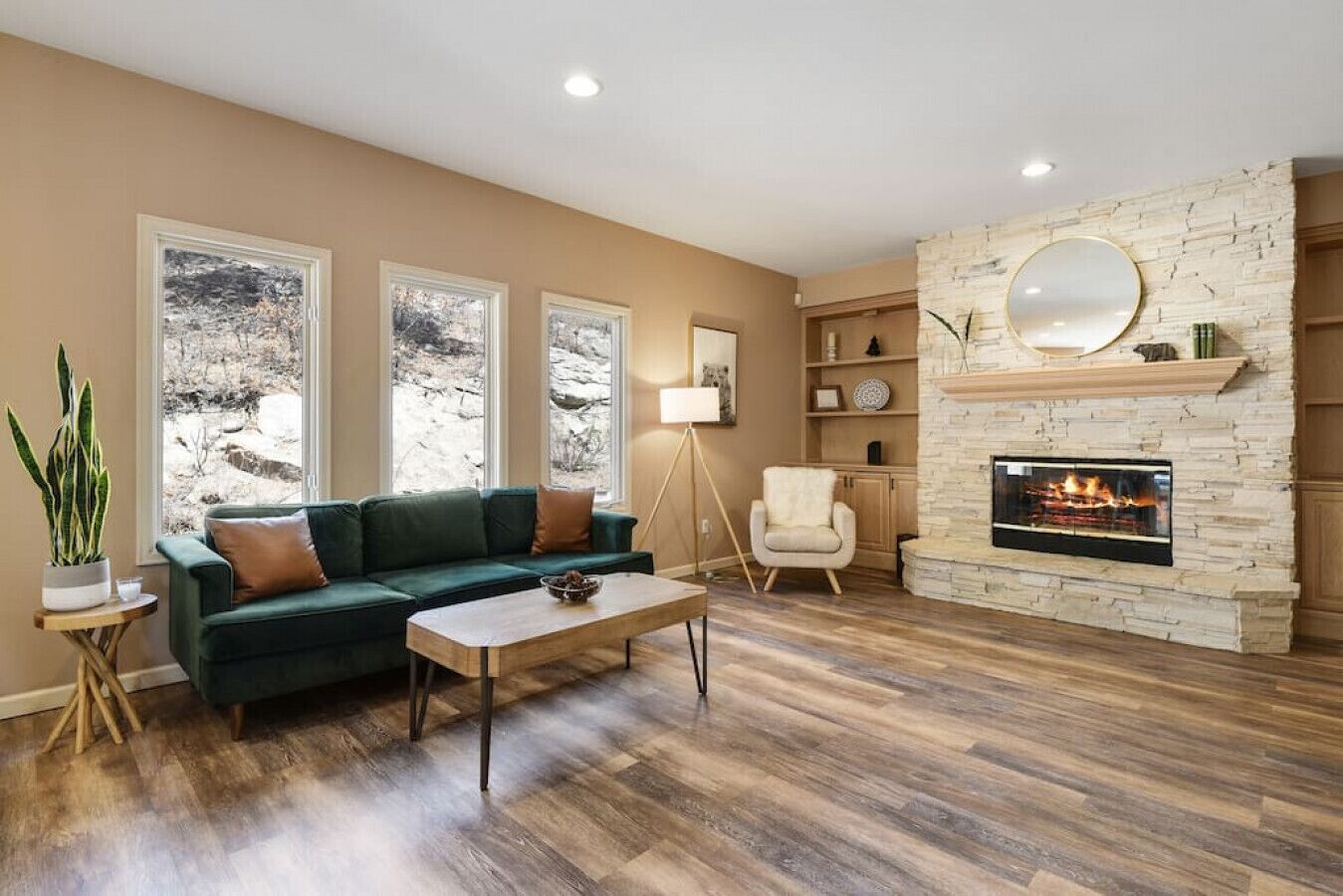 Smart TV, fireplace, stereo, offices