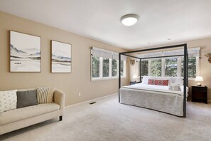 5 habitaciones, tabla de planchar con plancha y cuna de viaje 