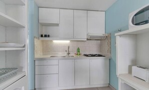 Coffee/tea maker, toaster