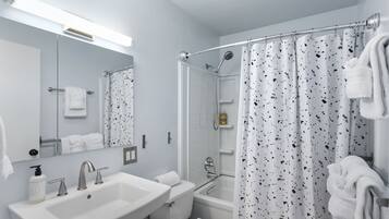 Classic Apartment | Bathroom | Shower, towels