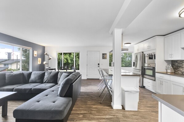 Classic Apartment | Living area | TV