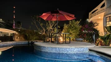 Outdoor pool, a heated pool