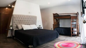 3 Schlafzimmer, Schreibtisch, Bügeleisen/Bügelbrett, Reisekinderbett