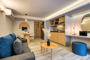 Classic Studio | Premium bedding, down duvets, in-room safe, individually decorated