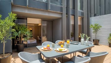 Two-Bedroom Apartment with Huge Private Patio | Terraza o patio