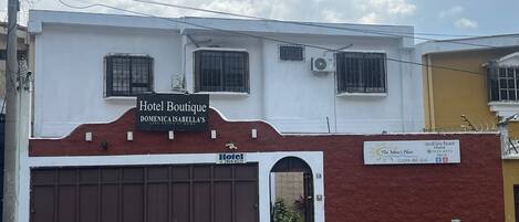 Mặt tiền nơi lưu trú