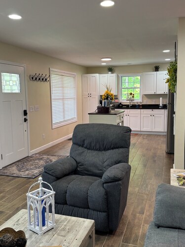 RiverView Cabin 2 Bedroom/1 Bath, Deck w/Hot Tub & Beautiful View/Fire Pit/Grill