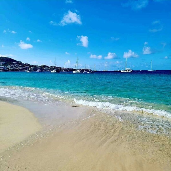 A la platja, gandules de platja i tovalloles de platja