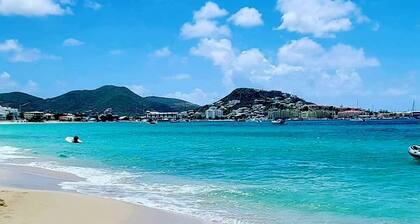 2 BR 2 BA, beachfront condo, amazing oceanview, private beach access