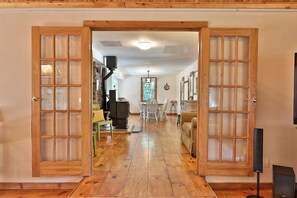 Interior - Spacious 4BR / 5 Bath Home - Hot Tub / Pool Table / Ample Private Outdoor Space! (Pittsfield)