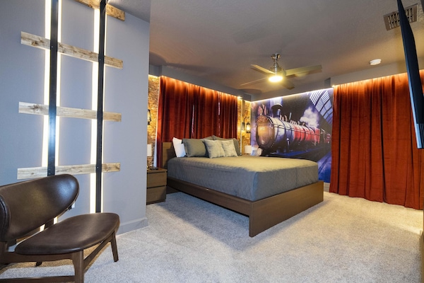 2nd Floor Harry Potter Suite (King Size Bed)