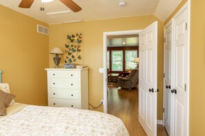 1 bedroom, free WiFi, bed sheets - "Home Away From Home" nestled into five private acres on an all sports lake! (Harrison)