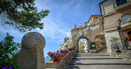 Ancient Aragonese Dwelling in the heart of the ancient village of Agropoli with sea view