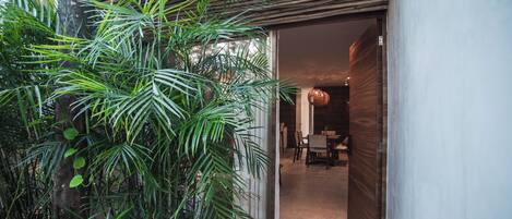 تناول الطعام بالخارج