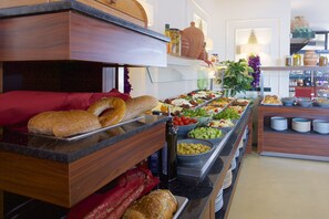 Bao gồm bữa sáng buffet hàng ngày