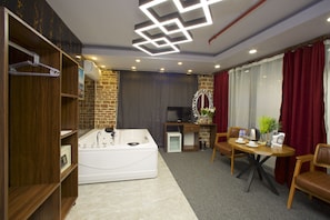 Deluxe Room, Hot Tub | Minibar, iron/ironing board, free WiFi, bed sheets - Galata By Boss Hotel & SPA (Istanbul)