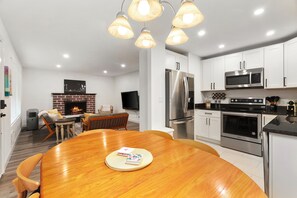 Appartement Classique | Cuisine privée | Réfrigérateur, micro-ondes, four, lave-vaisselle