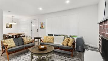 Apartamento clássico | Área de estar | TV