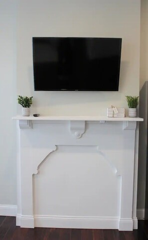 Interior - ★MODERN 1BR GREAT Location Downtown! W/D Parking!★ (Albany)