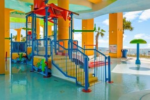 Children’s area - Best Beachfront Resort@PCB🏄‍♀️Splash 1705W🤽Free Beach Chairs🏖️Fireplace👶Crib (Panama City Beach)